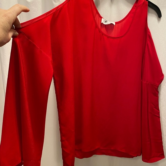 COPY - Bailey red silk shoulder cut out blouse size M. - Picture 3 of 6